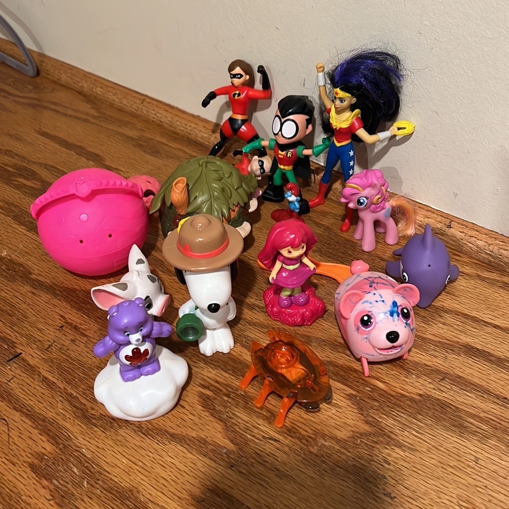 Little Toys, Various Characters, about 18 items